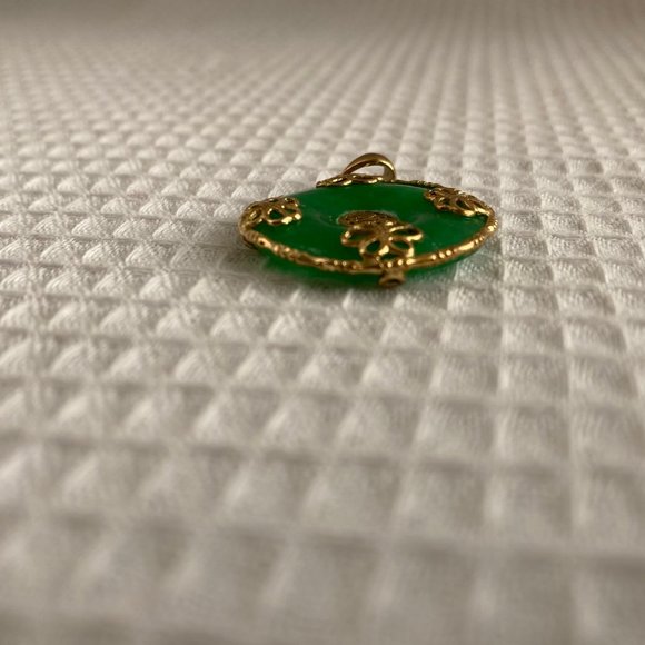 Vintage 14k gold Deep Green Jade Medallion Pendant (purchased at Ross Simons) - Picture 5 of 8